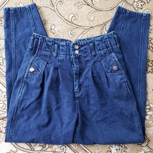Mom jeans 7/8 Vintage high waist unique 28 inch waist pleated Cristina
